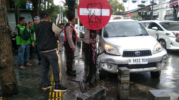 Orang Dewasa Sempat Mengira Anak Berusia 9 Tahun Bawa Mobil Ugal-ugalan di Kemang